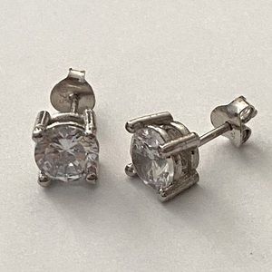 925 Silver 6mm cz cubic zirconia stunning earrings